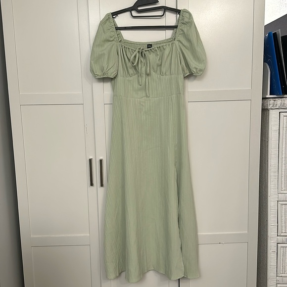 Ditsy Knot Front Split Thigh Dress - Picture 3 of 3